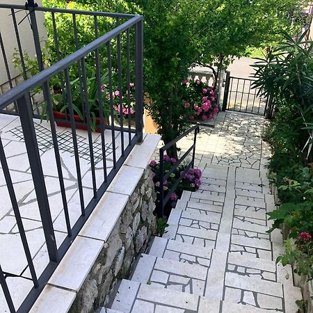 App Tony Apartment Dramalj Exterior photo