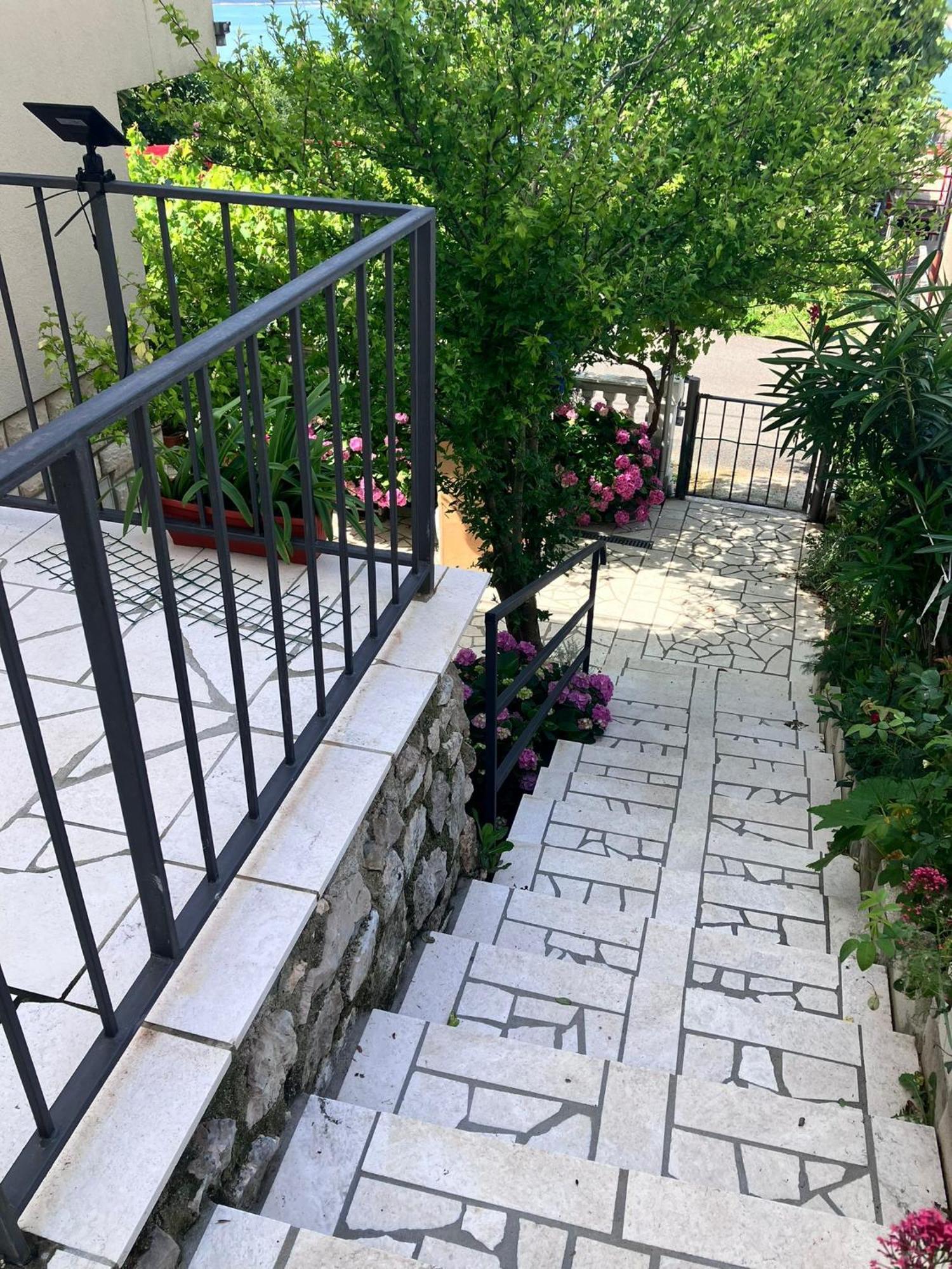 App Tony Apartment Dramalj Exterior photo